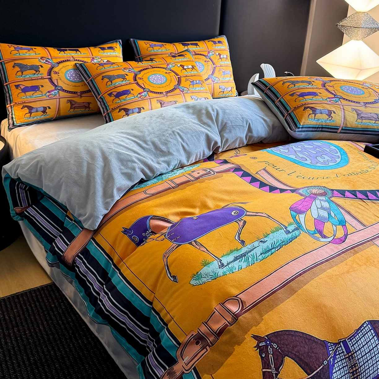 91家纺网 家纺一手货源 找家纺 爵仕家纺 2025新款跨境轻奢外贸加绒秋冬保暖宝宝绒水晶绒抗静电不掉毛四件套床单被套 十骏马