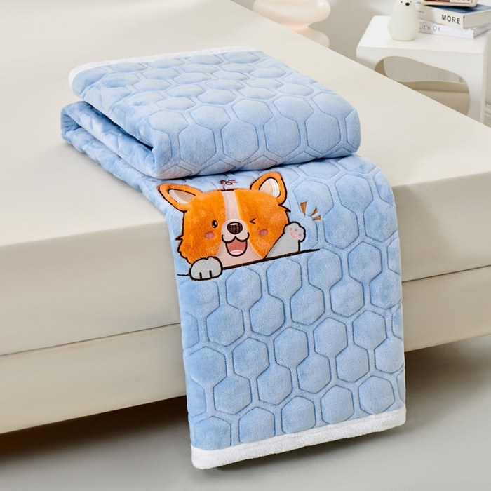 91家纺网 家纺一手货源 找家纺 永旺家纺 2025新款宝宝牛奶绒床护垫床垫-柯基 柯基-天空蓝