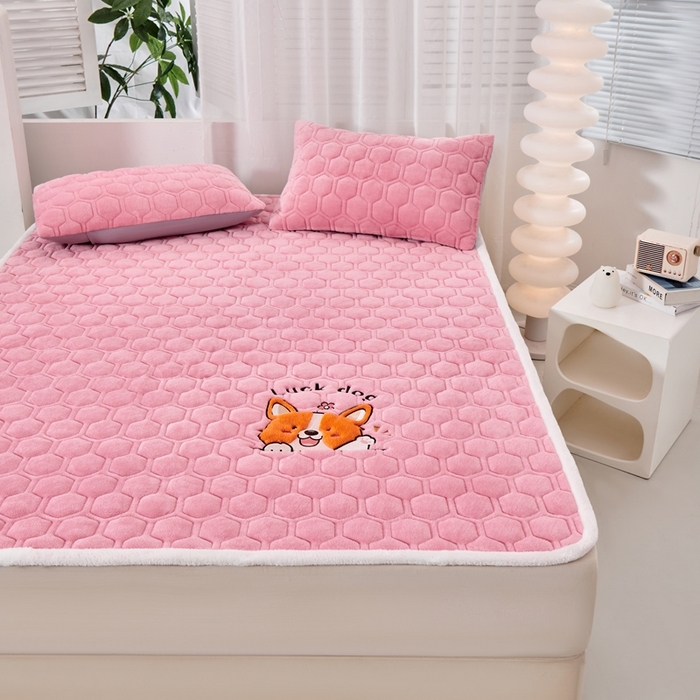 91家纺网 家纺一手货源 找家纺 永旺家纺 2025新款宝宝牛奶绒床护垫床垫-柯基 柯基-黛粉