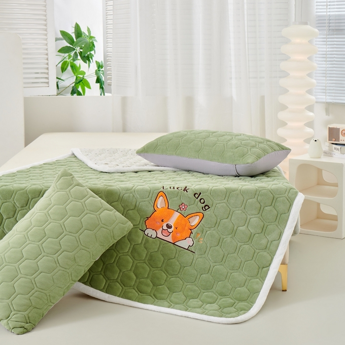 91家纺网 家纺一手货源 找家纺 永旺家纺 2025新款宝宝牛奶绒床护垫床垫-柯基 柯基-抹茶绿