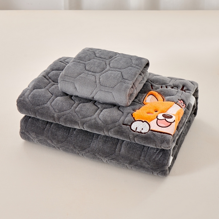 91家纺网 家纺一手货源 找家纺 永旺家纺 2025新款宝宝牛奶绒床护垫床垫-柯基 柯基-太空灰