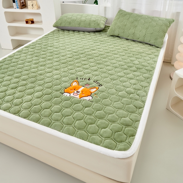 91家纺网 家纺一手货源 找家纺 永旺家纺 2025新款宝宝牛奶绒床护垫床垫-柯基 柯基-抹茶绿