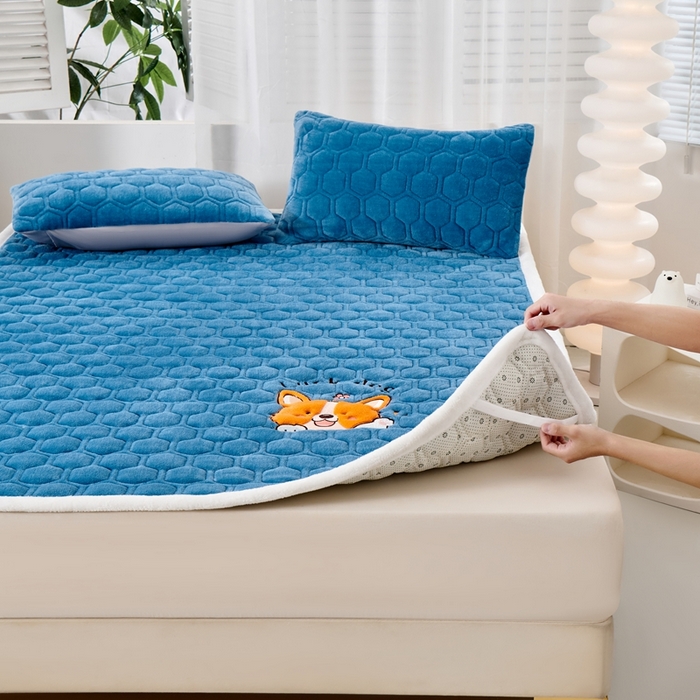 91家纺网 家纺一手货源 找家纺 永旺家纺 2025新款宝宝牛奶绒床护垫床垫-柯基 柯基-海洋蓝