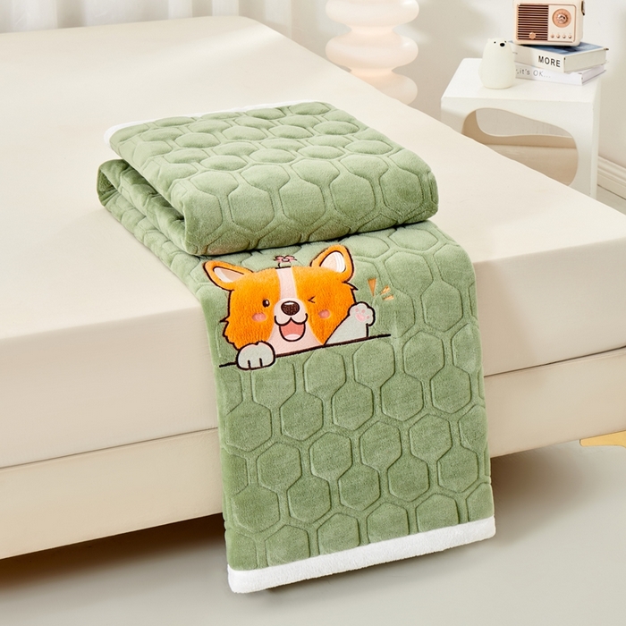 91家纺网 家纺一手货源 找家纺 永旺家纺 2025新款宝宝牛奶绒床护垫床垫-柯基 柯基-抹茶绿