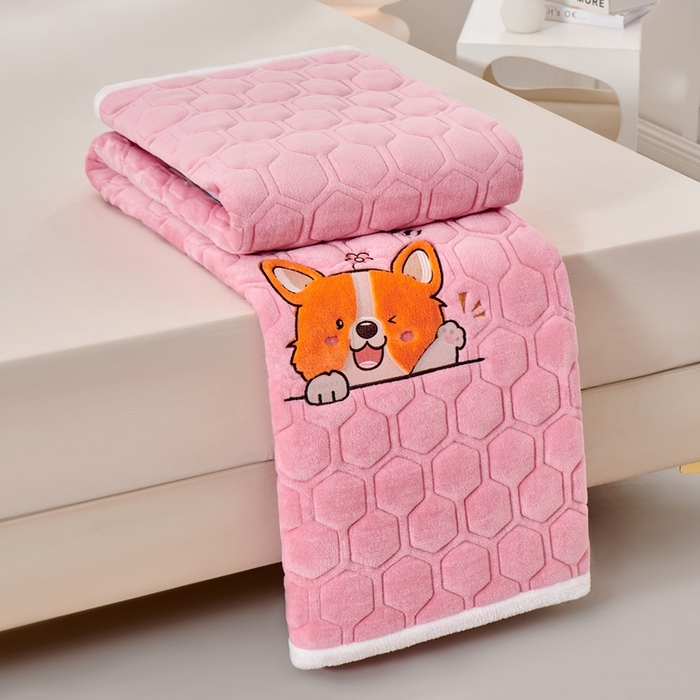 91家纺网 家纺一手货源 找家纺 永旺家纺 2025新款宝宝牛奶绒床护垫床垫-柯基 柯基-黛粉