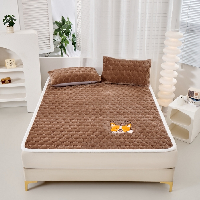 91家纺网 家纺一手货源 找家纺 永旺家纺 2025新款宝宝牛奶绒床护垫床垫-柯基 柯基-咖啡色