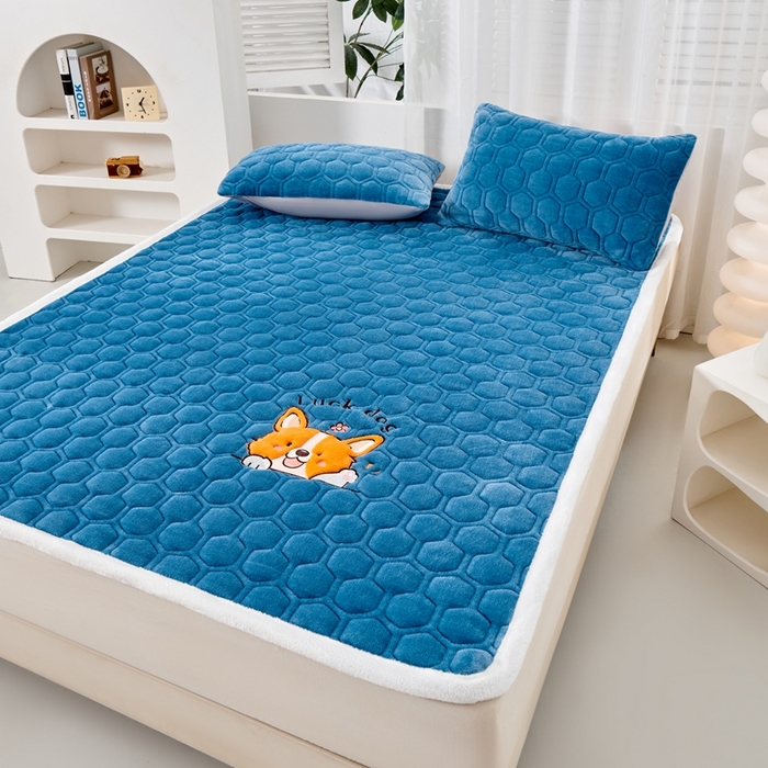 91家纺网 家纺一手货源 找家纺 永旺家纺 2025新款宝宝牛奶绒床护垫床垫-柯基 柯基-海洋蓝