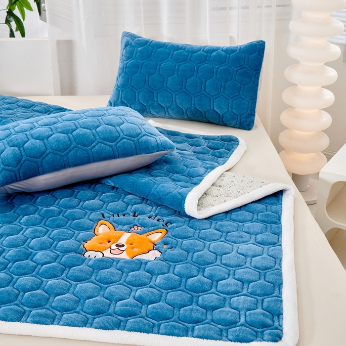 91家纺网 家纺一手货源 找家纺 永旺家纺 2025新款宝宝牛奶绒床护垫床垫-柯基 柯基-海洋蓝