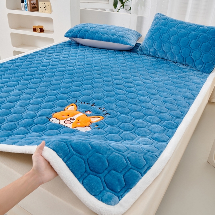 91家纺网 家纺一手货源 找家纺 永旺家纺 2025新款宝宝牛奶绒床护垫床垫-柯基 柯基-海洋蓝