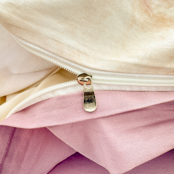 91家纺网 家纺一手货源 找家纺 红日子纺织品 2025新款全棉纯棉数码印花四件套 花情共舞-米