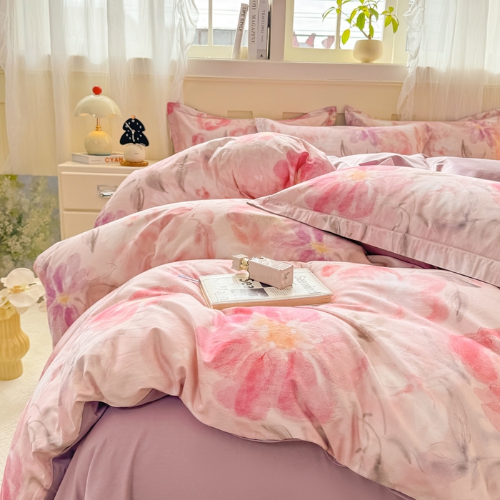 91家纺网 家纺一手货源 找家纺 红日子纺织品 2025新款全棉纯棉数码印花四件套 莫妮花园-粉