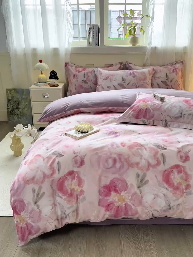 91家纺网 家纺一手货源 找家纺 红日子纺织品 2025新款全棉纯棉数码印花四件套 莫妮花园-粉