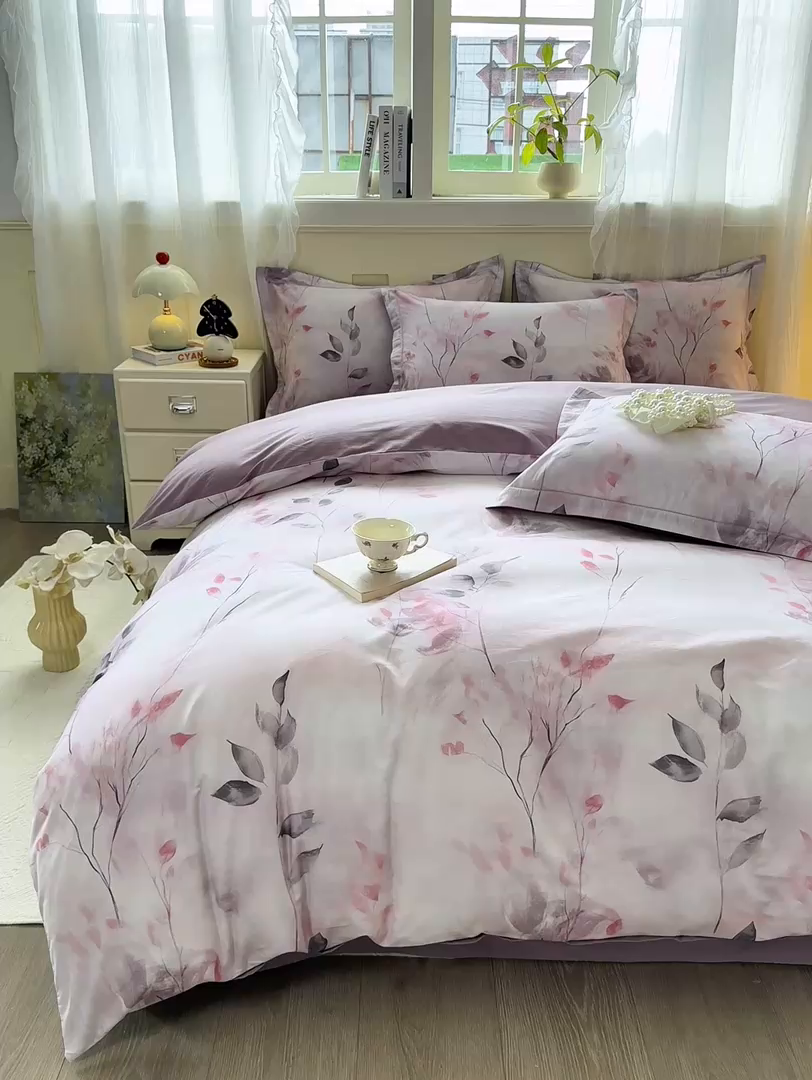 91家纺网 家纺一手货源 找家纺 红日子纺织品 2025新款全棉纯棉数码印花四件套 浓情蜜意-粉