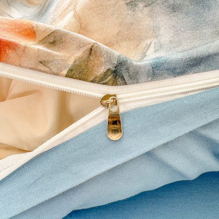 91家纺网 家纺一手货源 找家纺 红日子纺织品 2025新款全棉纯棉数码印花四件套 诗丹娜-深蓝