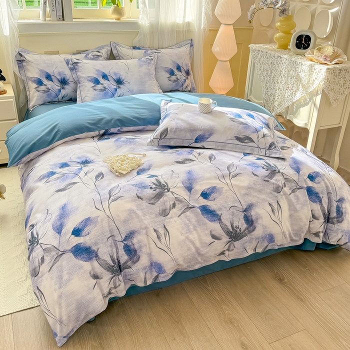 91家纺网 家纺一手货源 找家纺 红日子纺织品 2025新款全棉纯棉数码印花四件套 邂逅柔情-蓝