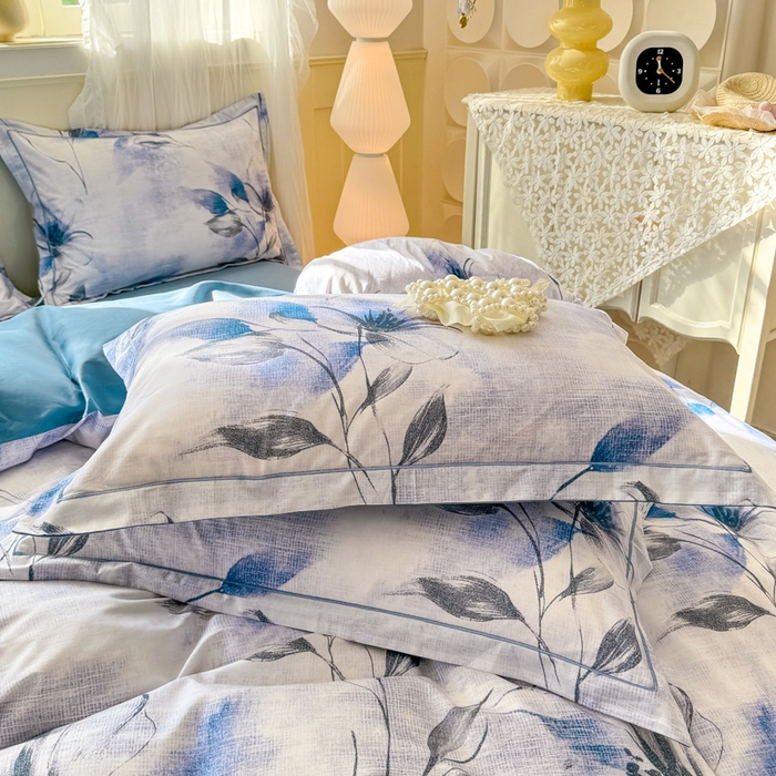 91家纺网 家纺一手货源 找家纺 红日子纺织品 2025新款全棉纯棉数码印花四件套 邂逅柔情-蓝