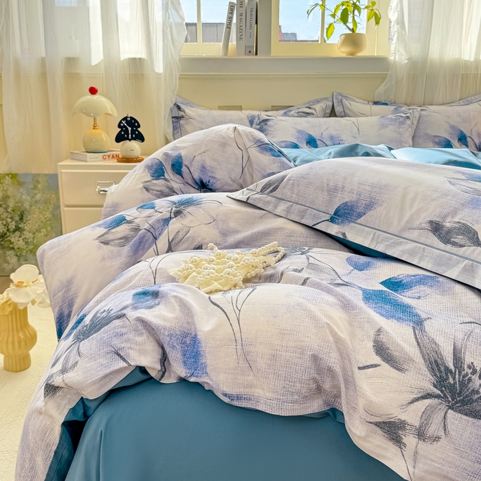 91家纺网 家纺一手货源 找家纺 红日子纺织品 2025新款全棉纯棉数码印花四件套 邂逅柔情-蓝