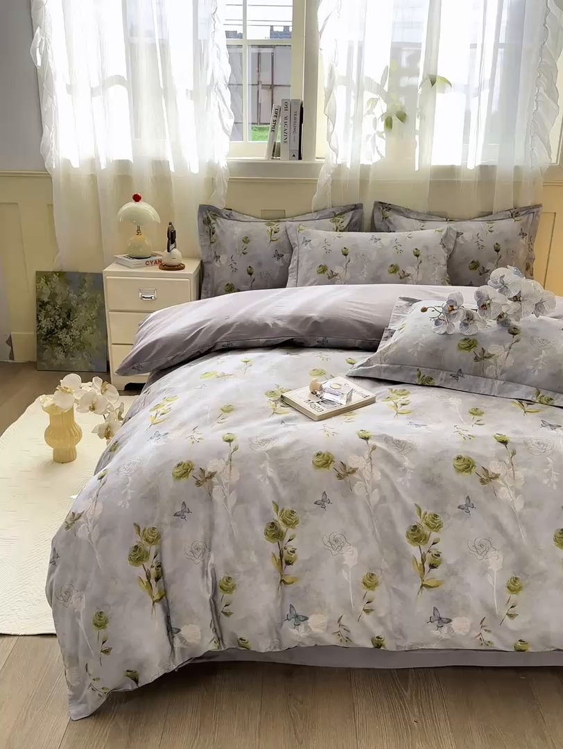 91家纺网 家纺一手货源 找家纺 红日子纺织品 2025新款全棉纯棉数码印花四件套 秀雅佳人-灰