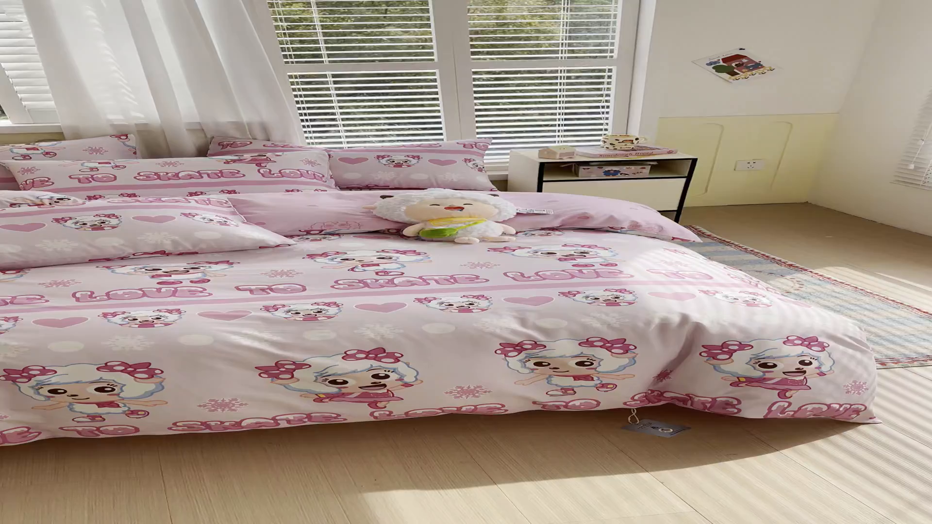 91家纺网 家纺一手货源 找家纺 金鑫汇家纺 2025新款喜羊羊与灰太狼全棉四件套 滑冰美羊羊