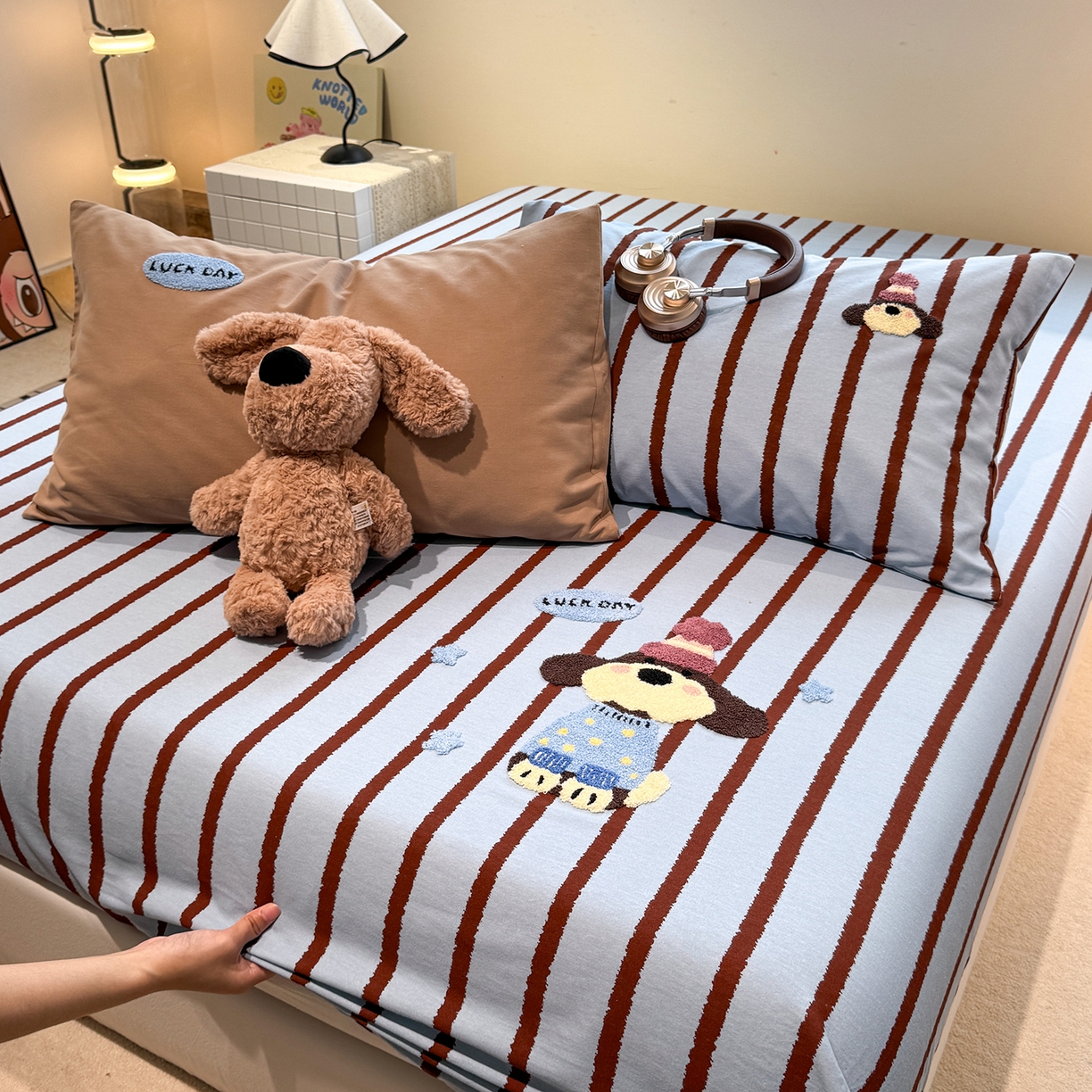 91家纺网 家纺一手货源 找家纺 珺柔家纺 2025新款磨毛毛巾绣床笠 海盐雪纳瑞