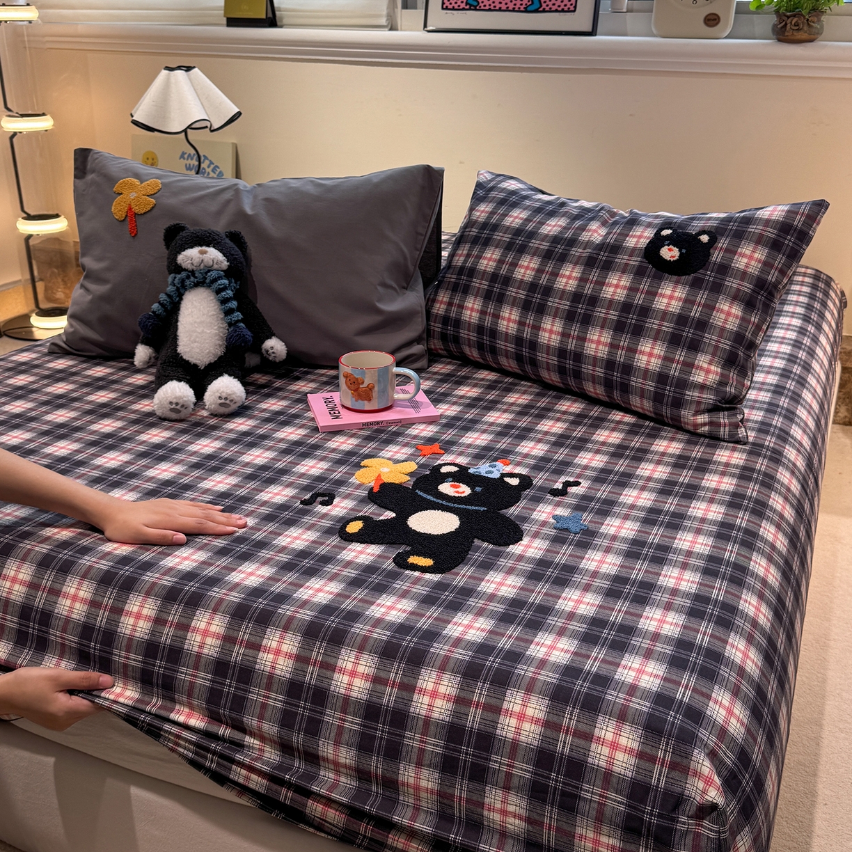 91家纺网 家纺一手货源 找家纺 珺柔家纺 2025新款磨毛毛巾绣床笠 风车小熊