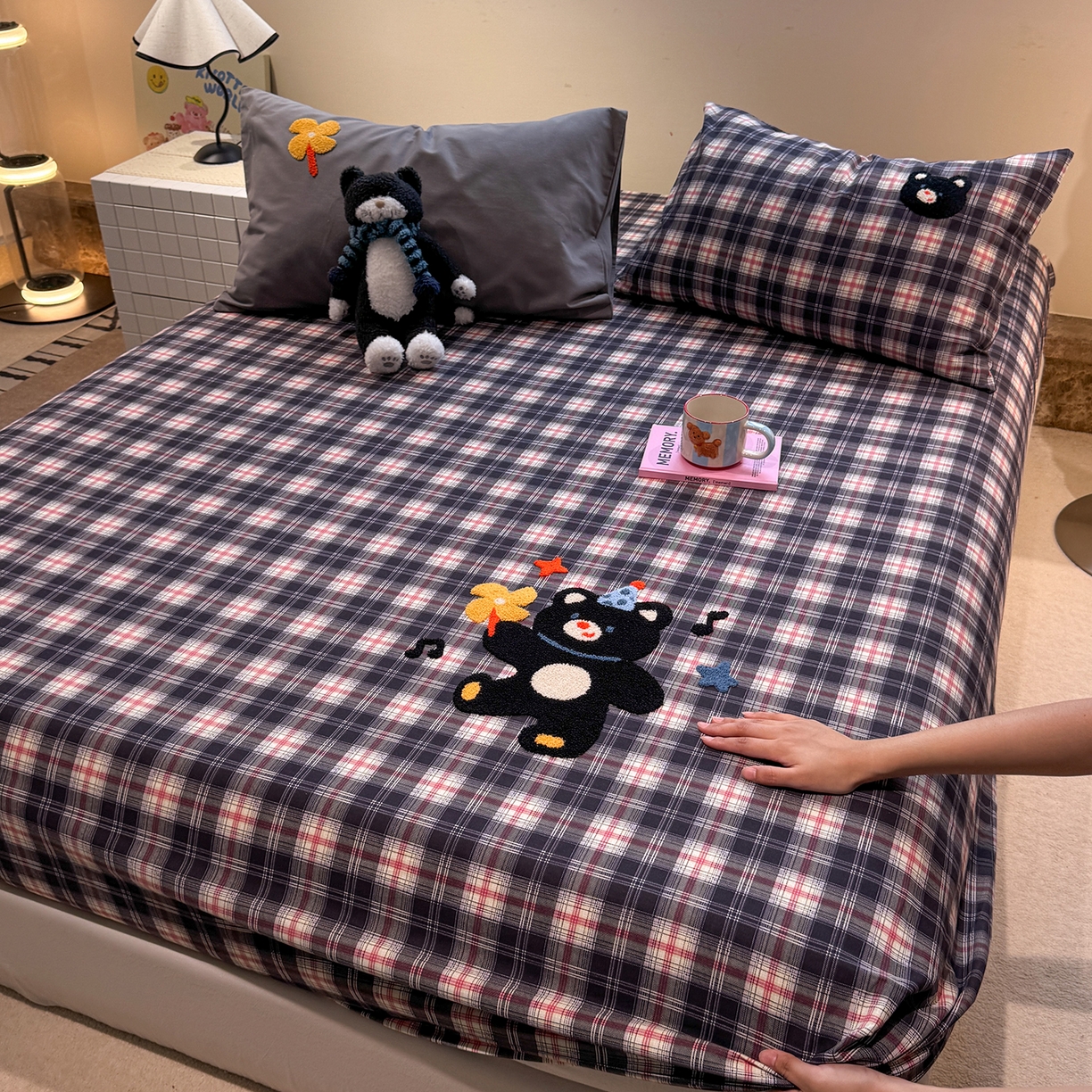 91家纺网 家纺一手货源 找家纺 珺柔家纺 2025新款磨毛毛巾绣床笠 风车小熊