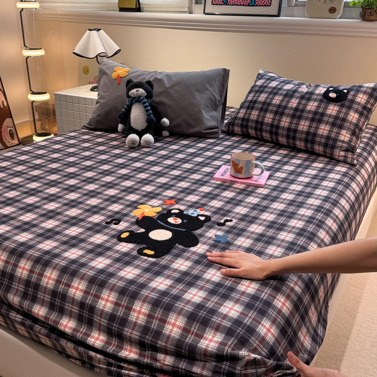 91家纺网 家纺一手货源 找家纺 珺柔家纺 2025新款磨毛毛巾绣床笠 风车小熊