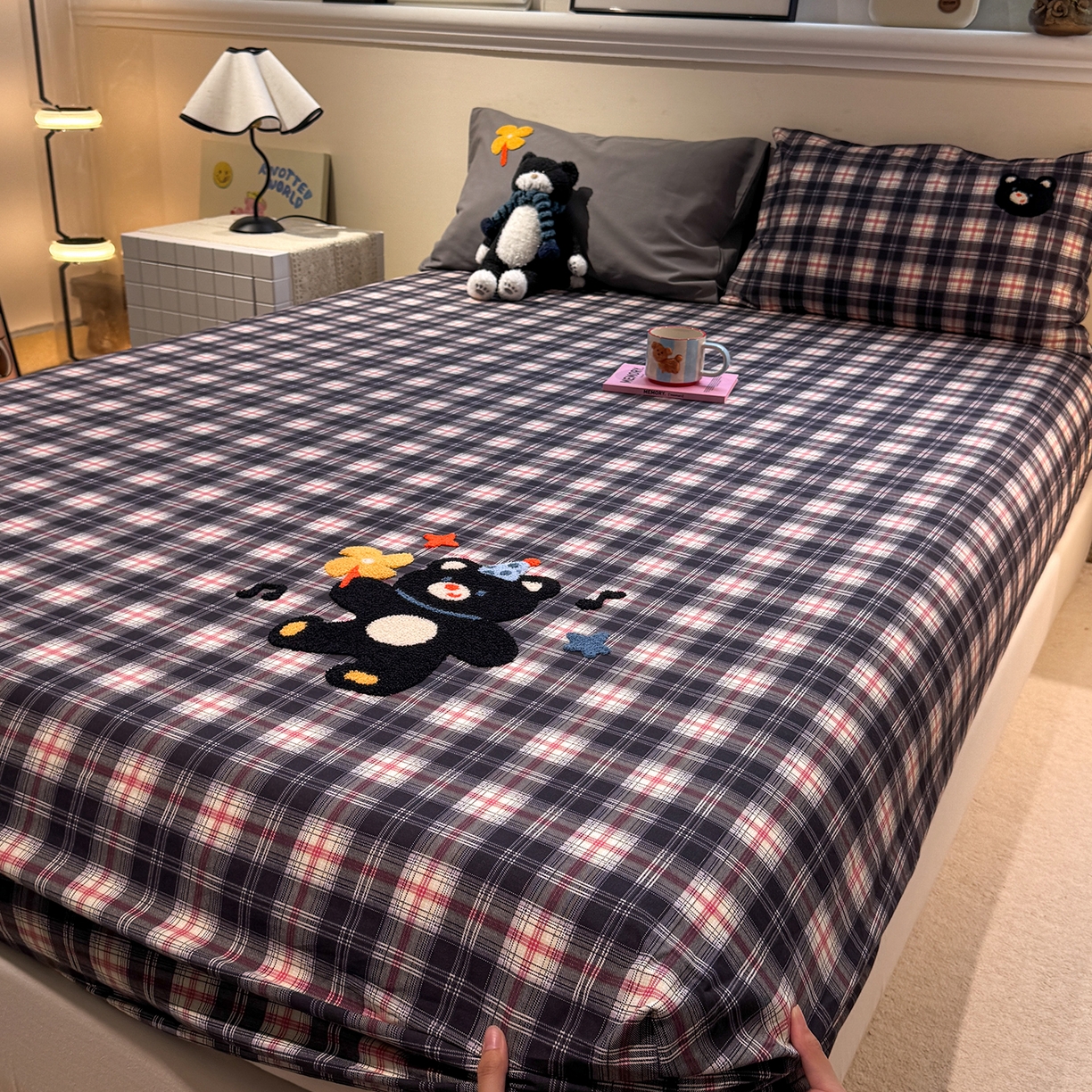 91家纺网 家纺一手货源 找家纺 珺柔家纺 2025新款磨毛毛巾绣床笠 风车小熊