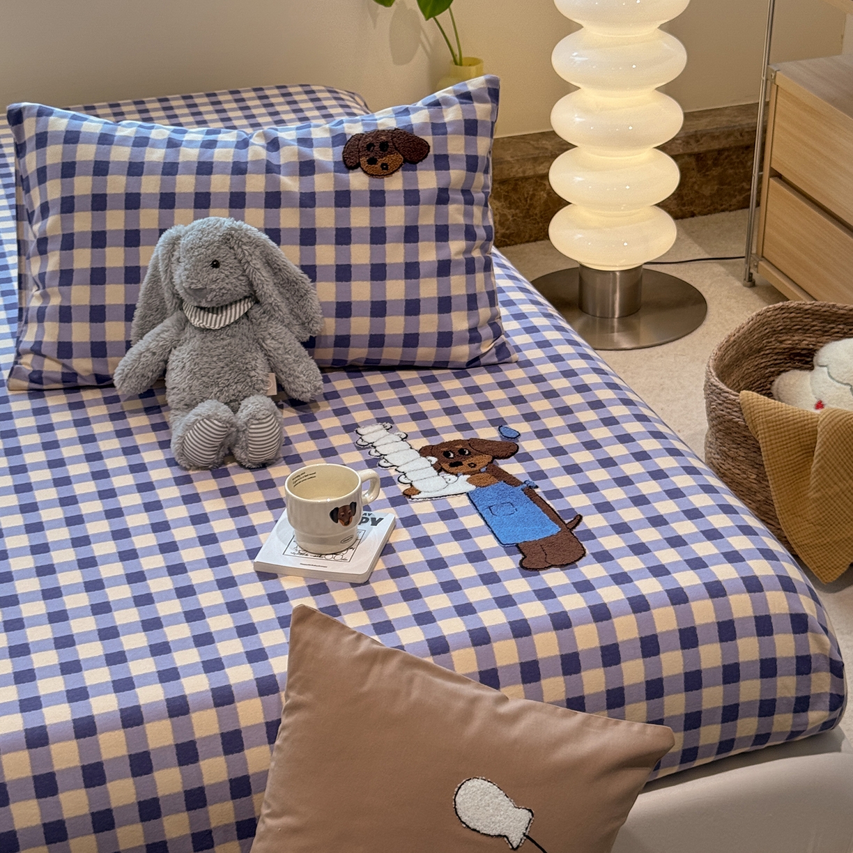 91家纺网 家纺一手货源 找家纺 珺柔家纺 2025新款磨毛毛巾绣床笠 咖啡店小狗