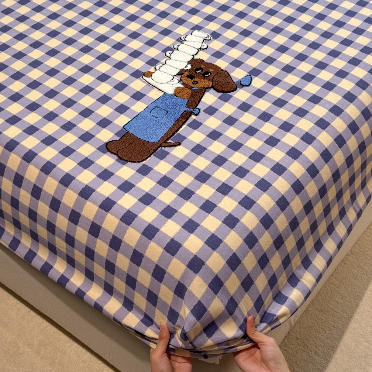 91家纺网 家纺一手货源 找家纺 珺柔家纺 2025新款磨毛毛巾绣床笠 咖啡店小狗