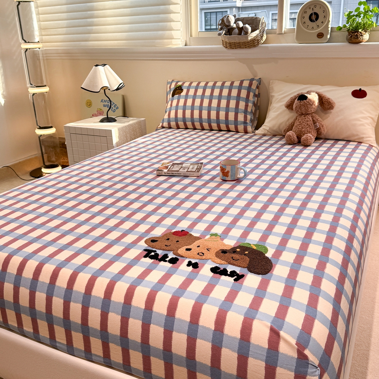 91家纺网 家纺一手货源 找家纺 珺柔家纺 2025新款磨毛毛巾绣床笠 腊肠三小只