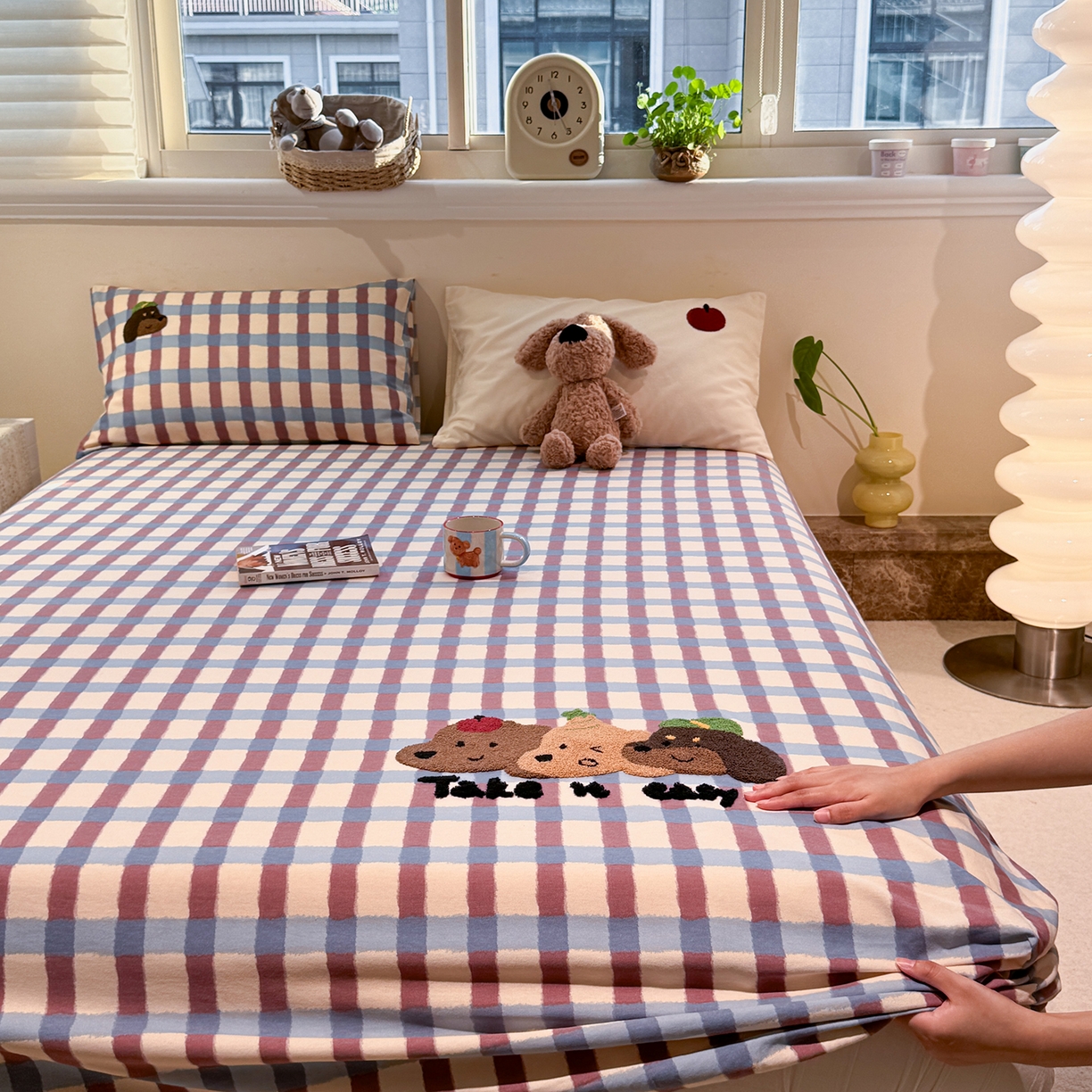 91家纺网 家纺一手货源 找家纺 珺柔家纺 2025新款磨毛毛巾绣床笠 腊肠三小只