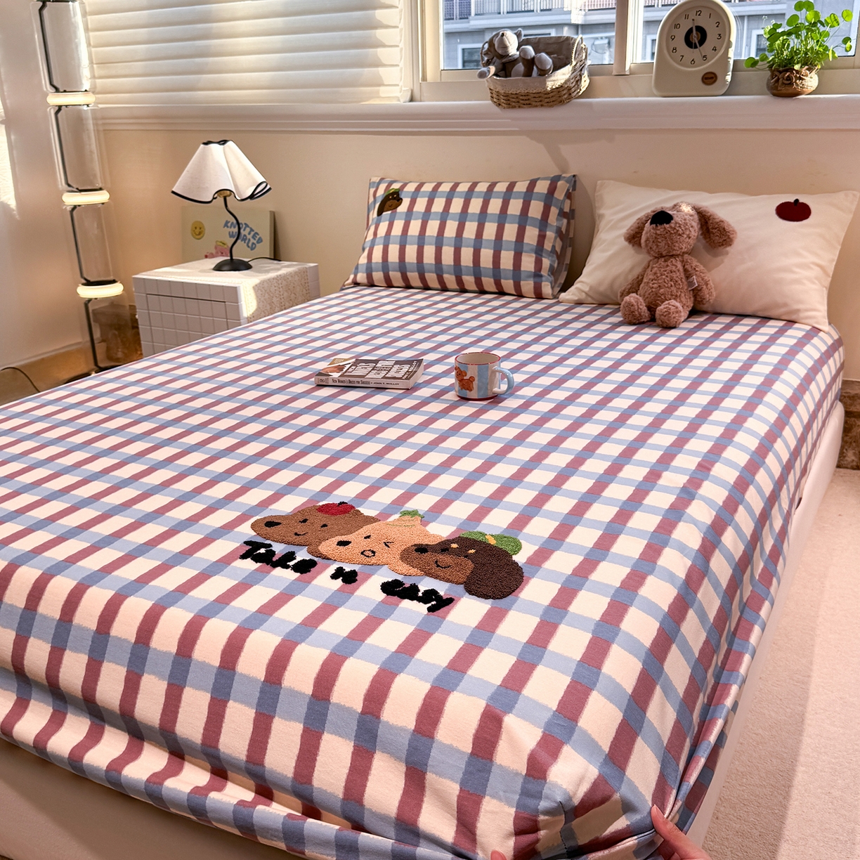 91家纺网 家纺一手货源 找家纺 珺柔家纺 2025新款磨毛毛巾绣床笠 腊肠三小只