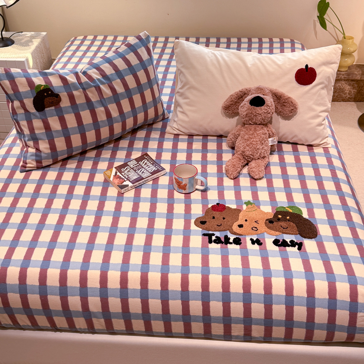 91家纺网 家纺一手货源 找家纺 珺柔家纺 2025新款磨毛毛巾绣床笠 腊肠三小只