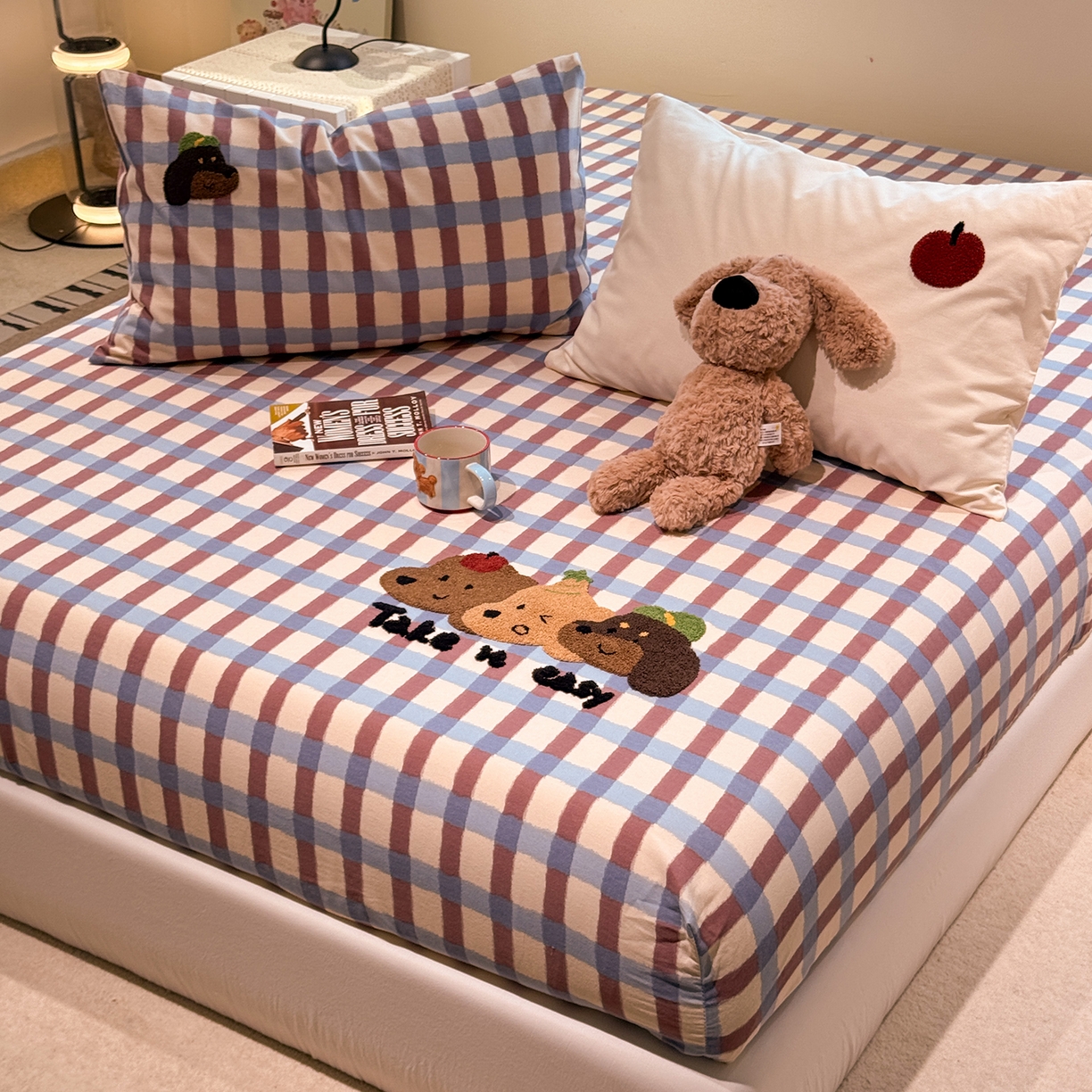 91家纺网 家纺一手货源 找家纺 珺柔家纺 2025新款磨毛毛巾绣床笠 腊肠三小只