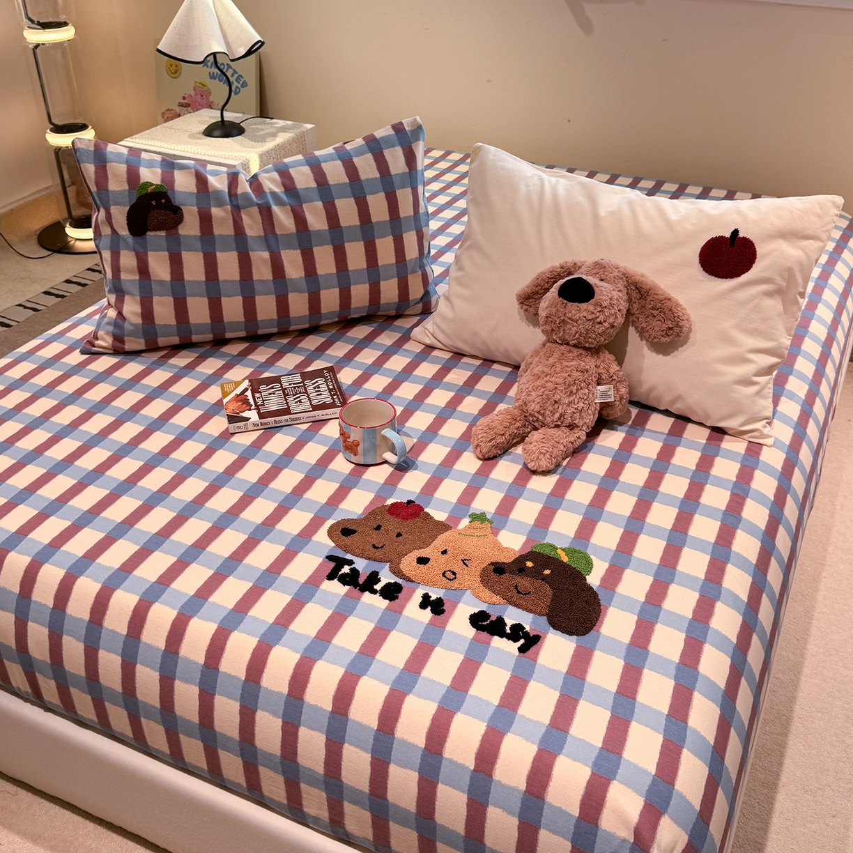 91家纺网 家纺一手货源 找家纺 珺柔家纺 2025新款磨毛毛巾绣床笠 腊肠三小只