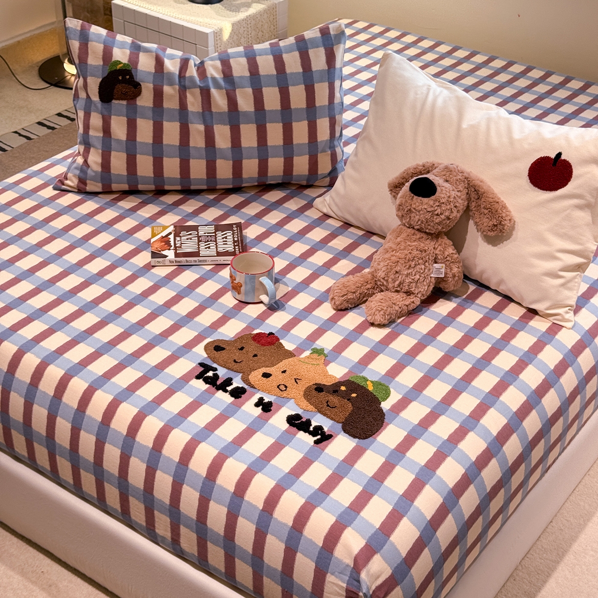 91家纺网 家纺一手货源 找家纺 珺柔家纺 2025新款磨毛毛巾绣床笠 腊肠三小只