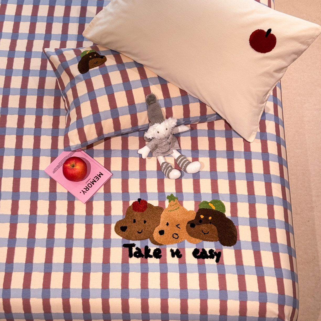 91家纺网 家纺一手货源 找家纺 珺柔家纺 2025新款磨毛毛巾绣床笠 腊肠三小只