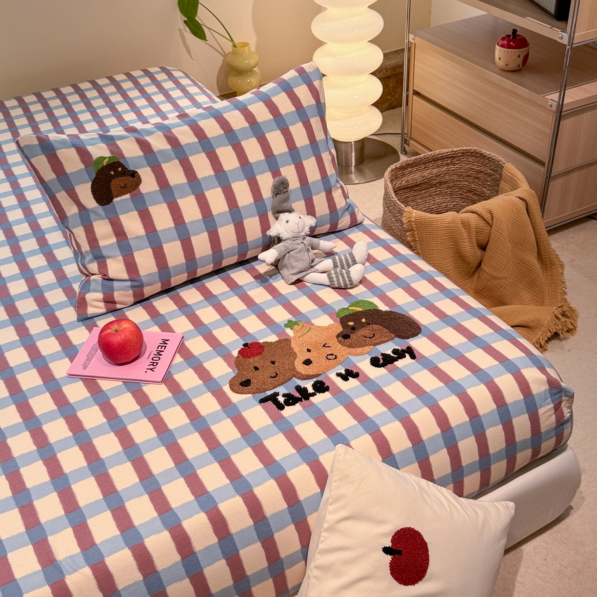 91家纺网 家纺一手货源 找家纺 珺柔家纺 2025新款磨毛毛巾绣床笠 腊肠三小只