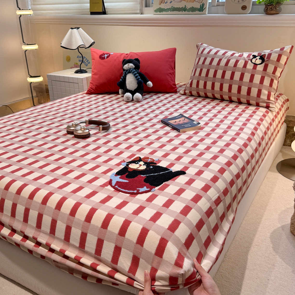 91家纺网 家纺一手货源 找家纺 珺柔家纺 2025新款磨毛毛巾绣床笠 萌神小喵