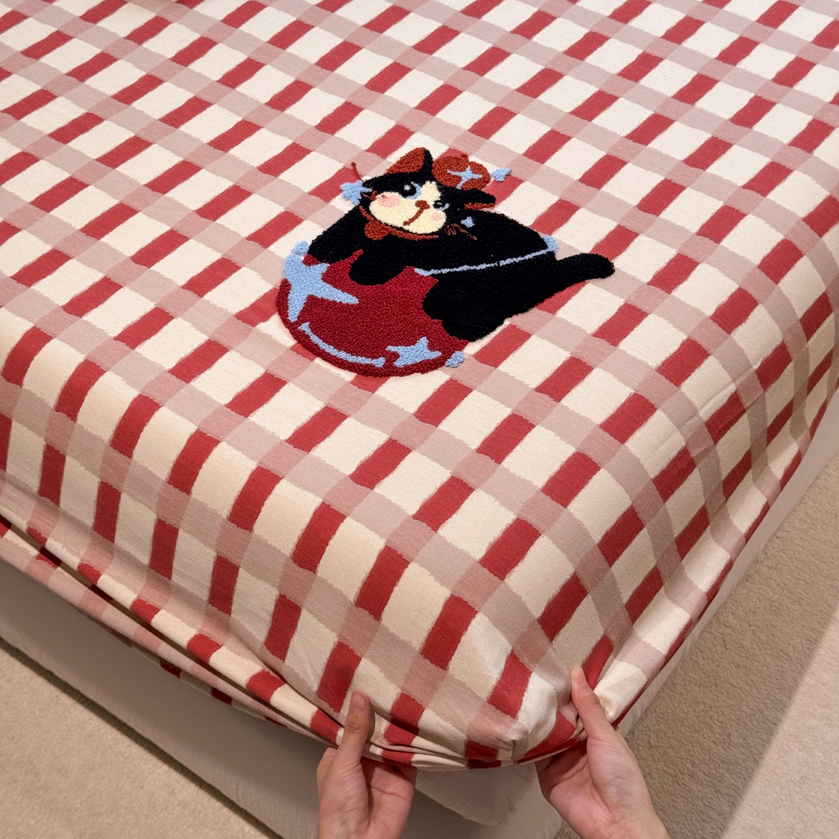 91家纺网 家纺一手货源 找家纺 珺柔家纺 2025新款磨毛毛巾绣床笠 萌神小喵