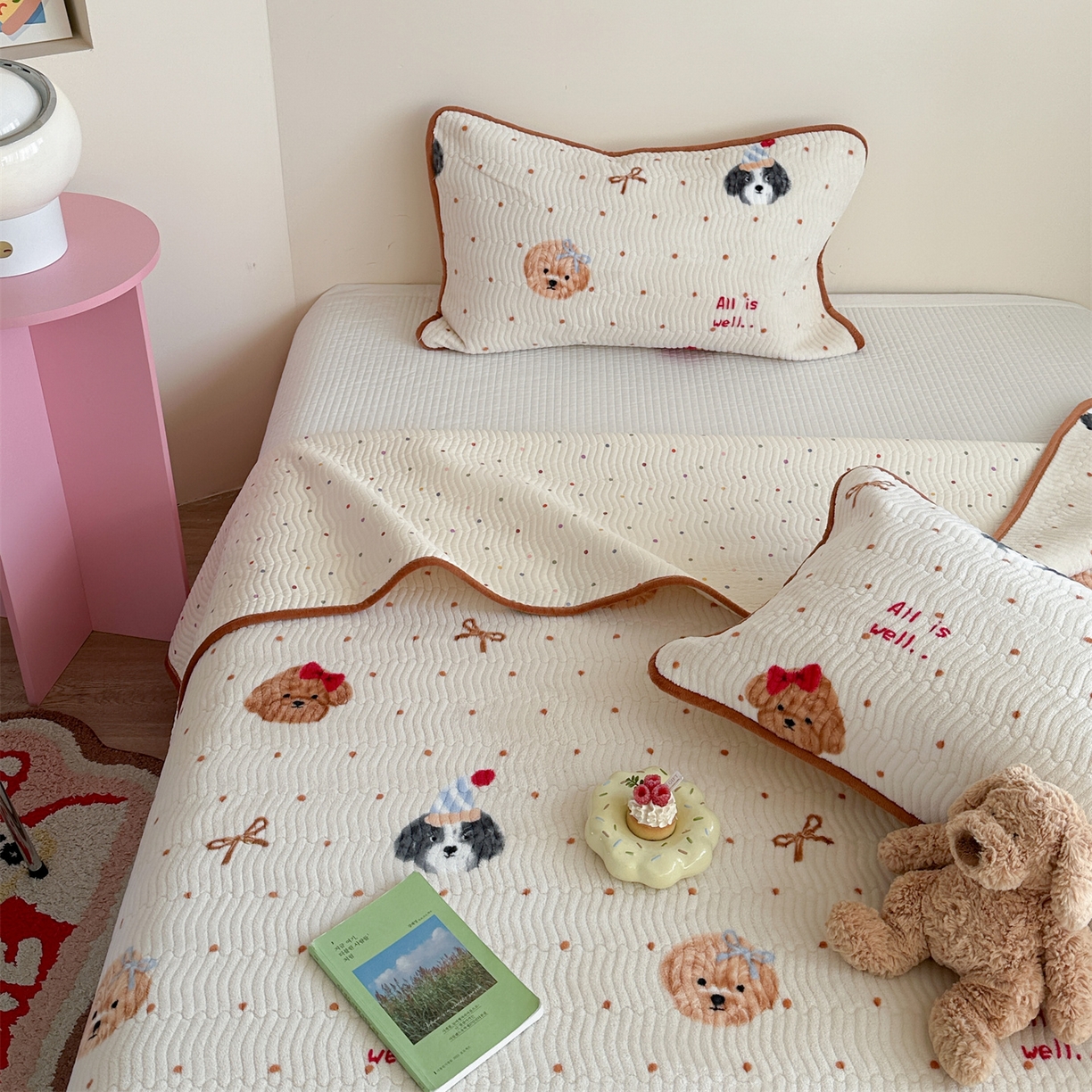 91家纺网 家纺一手货源 找家纺 暖生活 2025新款高克重牛奶绒床盖三件套 点点狗