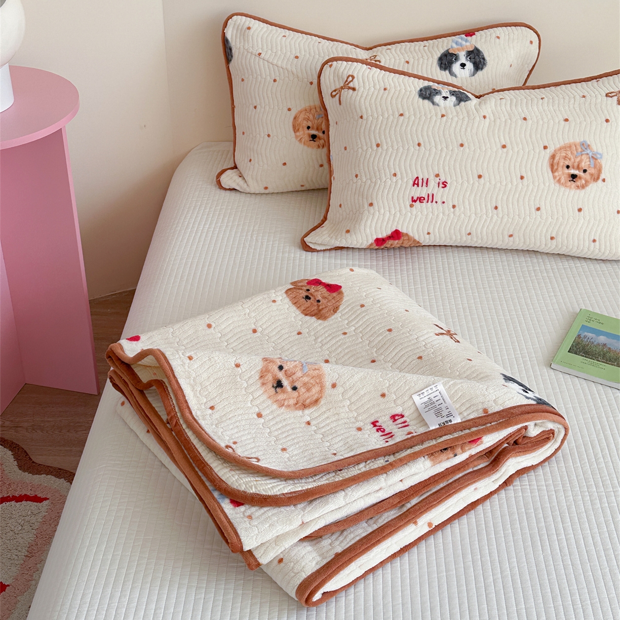 91家纺网 家纺一手货源 找家纺 暖生活 2025新款高克重牛奶绒床盖三件套 点点狗