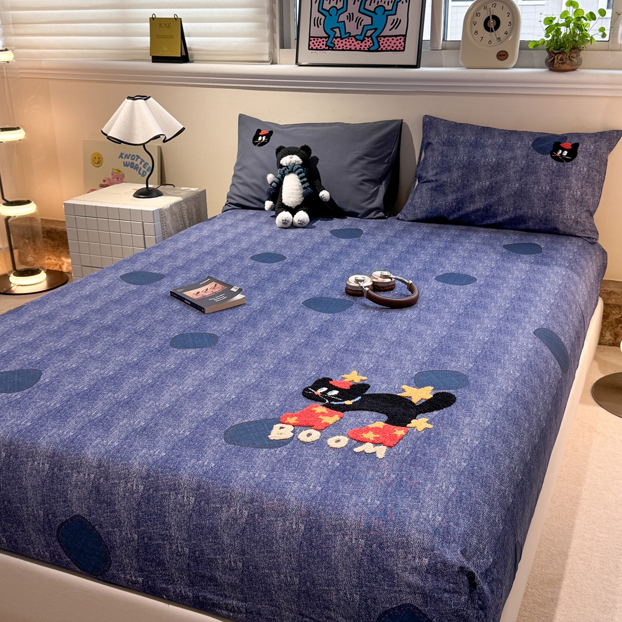 91家纺网 家纺一手货源 找家纺 珺柔家纺 2025新款磨毛毛巾绣床笠 牛仔猫