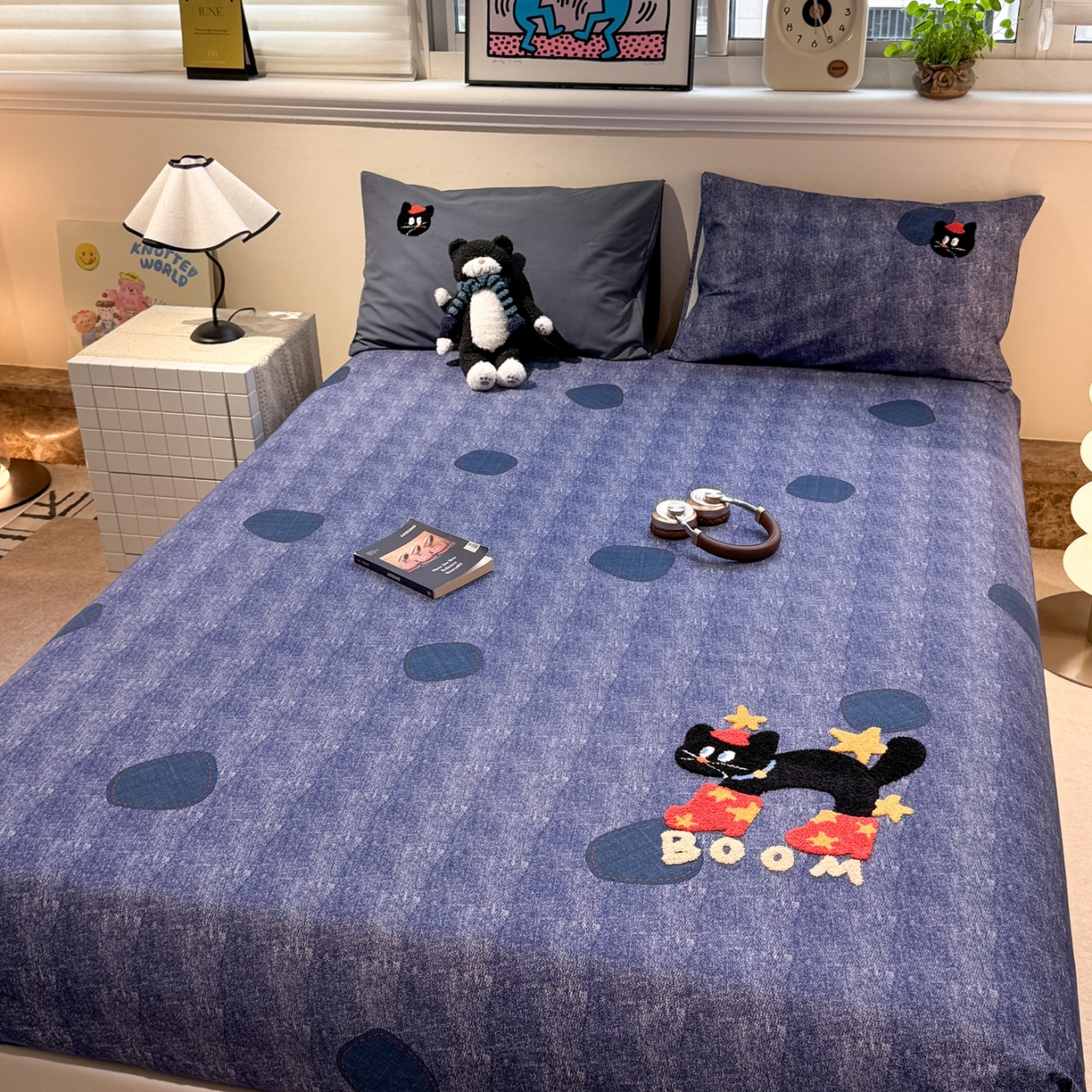 91家纺网 家纺一手货源 找家纺 珺柔家纺 2025新款磨毛毛巾绣床笠 牛仔猫