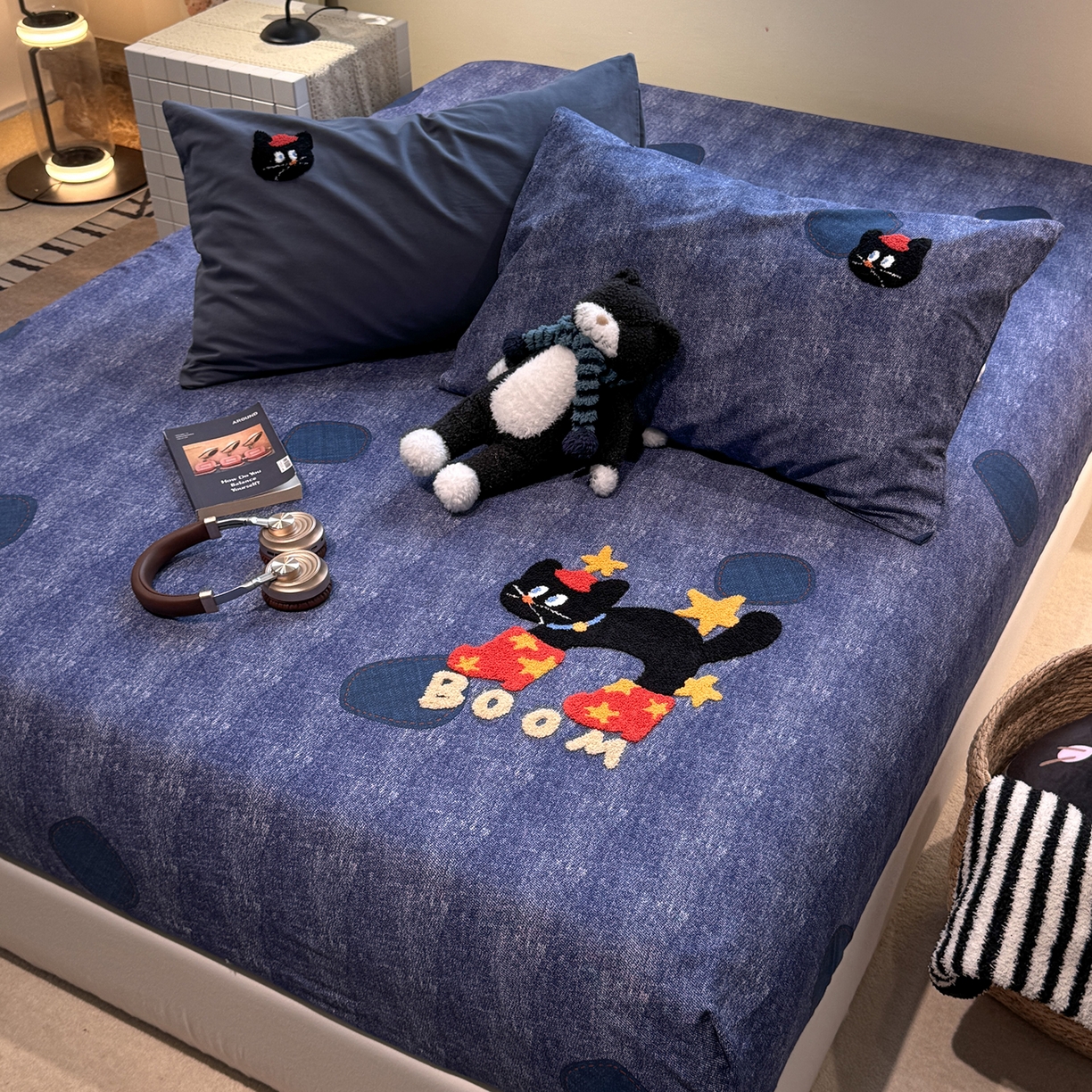 91家纺网 家纺一手货源 找家纺 珺柔家纺 2025新款磨毛毛巾绣床笠 牛仔猫