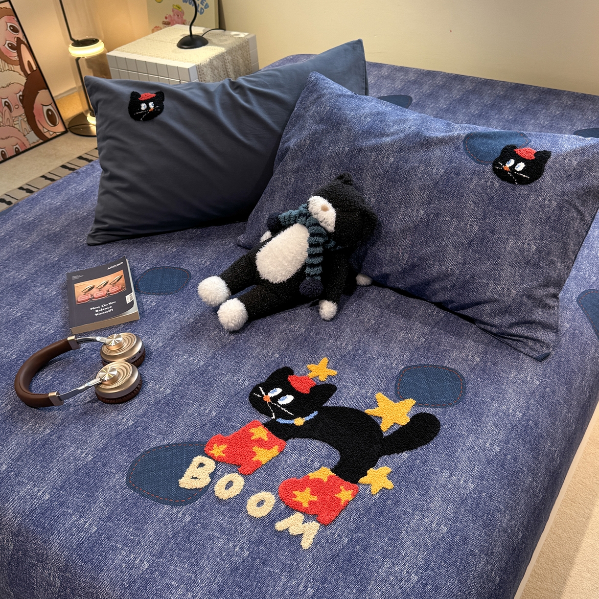 91家纺网 家纺一手货源 找家纺 珺柔家纺 2025新款磨毛毛巾绣床笠 牛仔猫