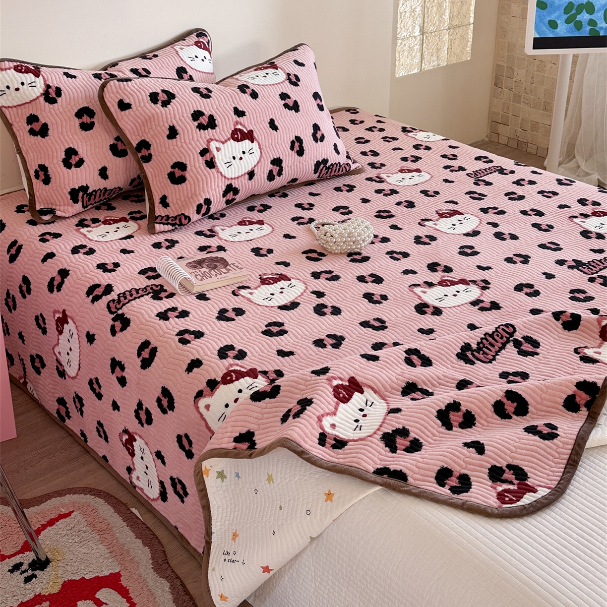 91家纺网 家纺一手货源 找家纺 暖生活 2025新款高克重牛奶绒床盖三件套 粉豹纹猫咪