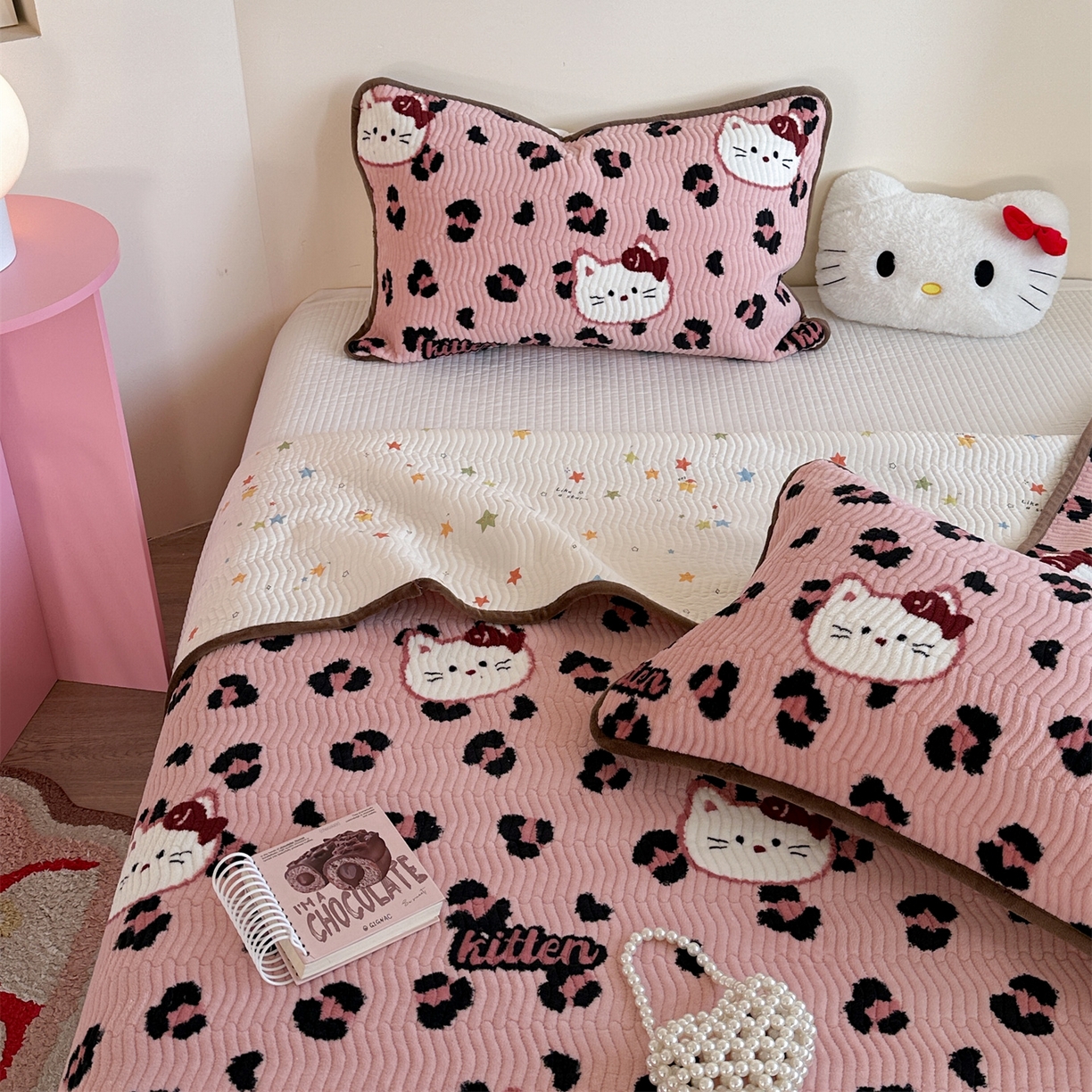 91家纺网 家纺一手货源 找家纺 暖生活 2025新款高克重牛奶绒床盖三件套 粉豹纹猫咪