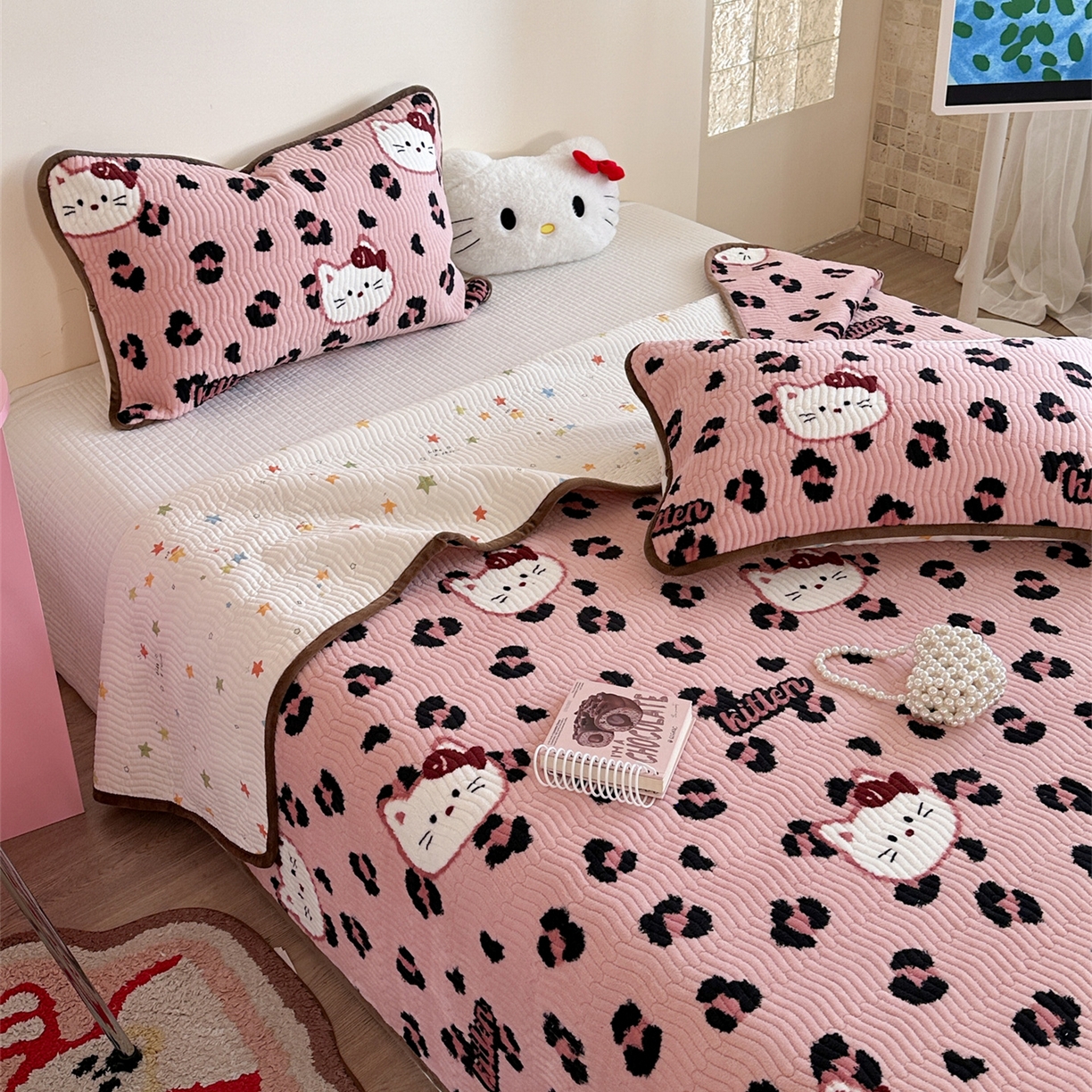 91家纺网 家纺一手货源 找家纺 暖生活 2025新款高克重牛奶绒床盖三件套 粉豹纹猫咪